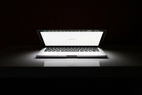 laptop-at-night-1114375_640